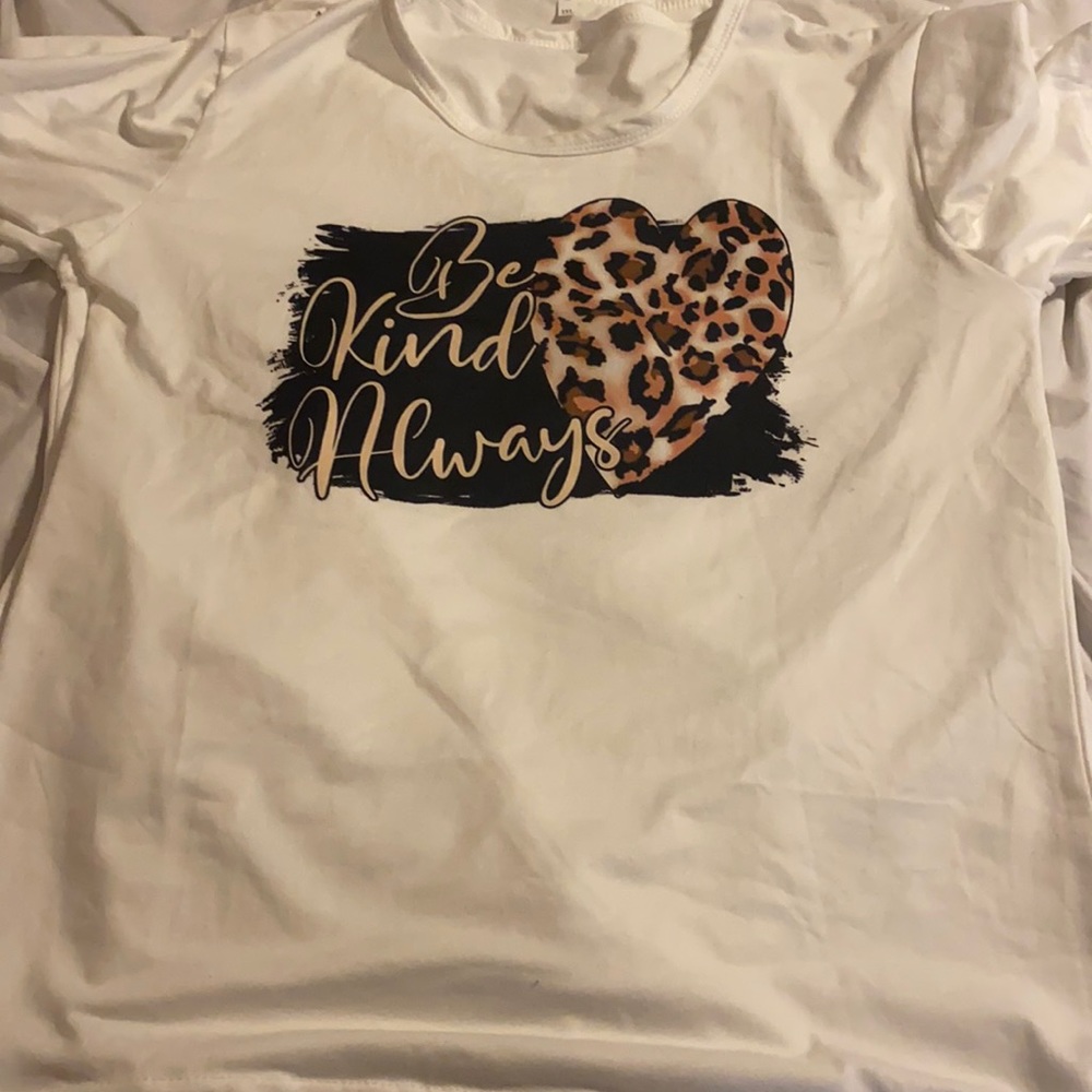 Be Kind T-shirt ❤️2X fits like a 1XO